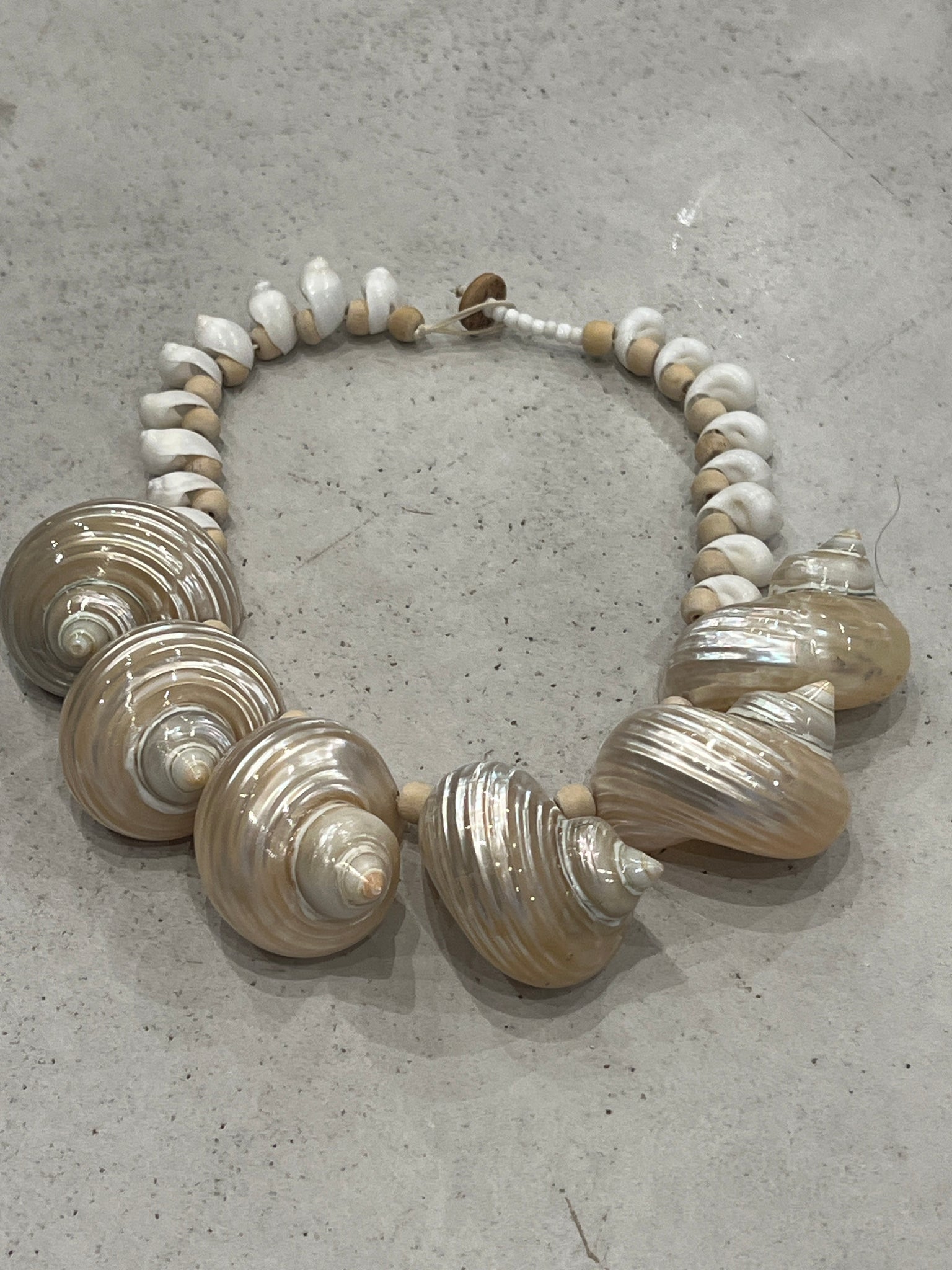 Mother of Pearl 6shell pendant necklace