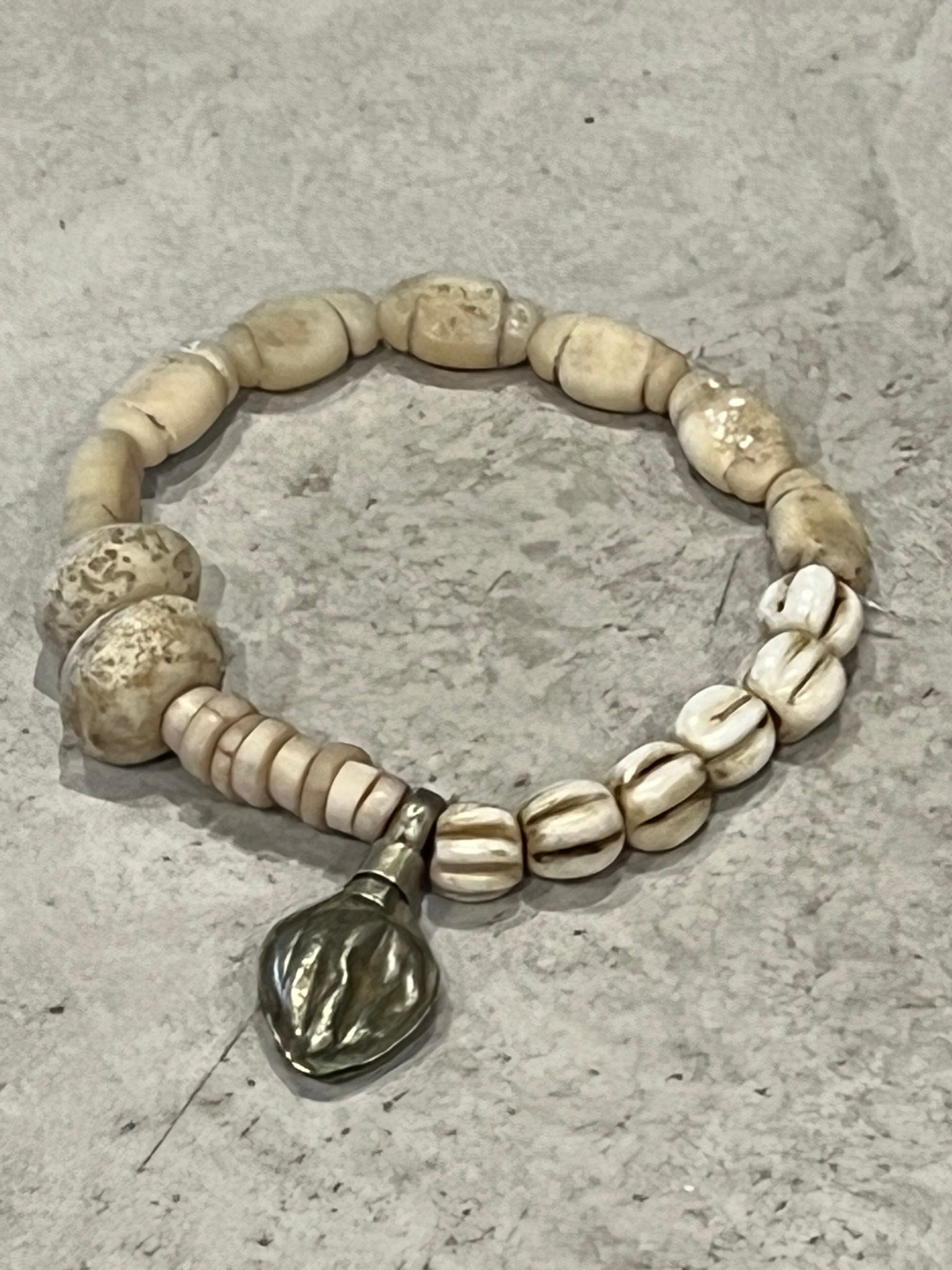 Bracelet 5.