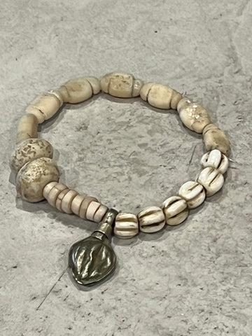Bracelet 5.