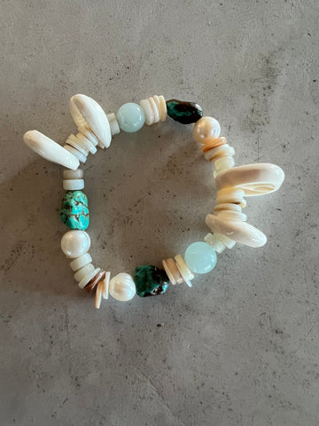 Bracelet 32.