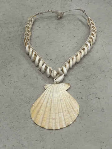 Fan shell choker