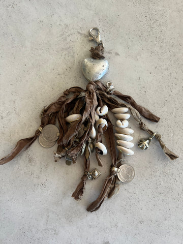 Heart cowrie tassel